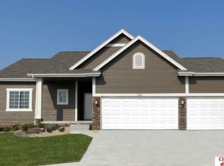 16864 Huntington Ave, Omaha, NE 68116