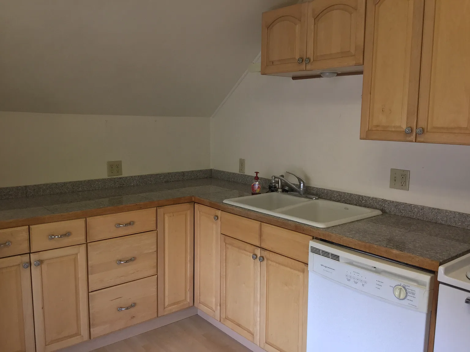 712 1/2 N Park St — Photo 3