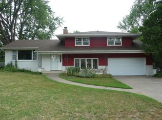 4420 70th St W, Edina, MN 55435