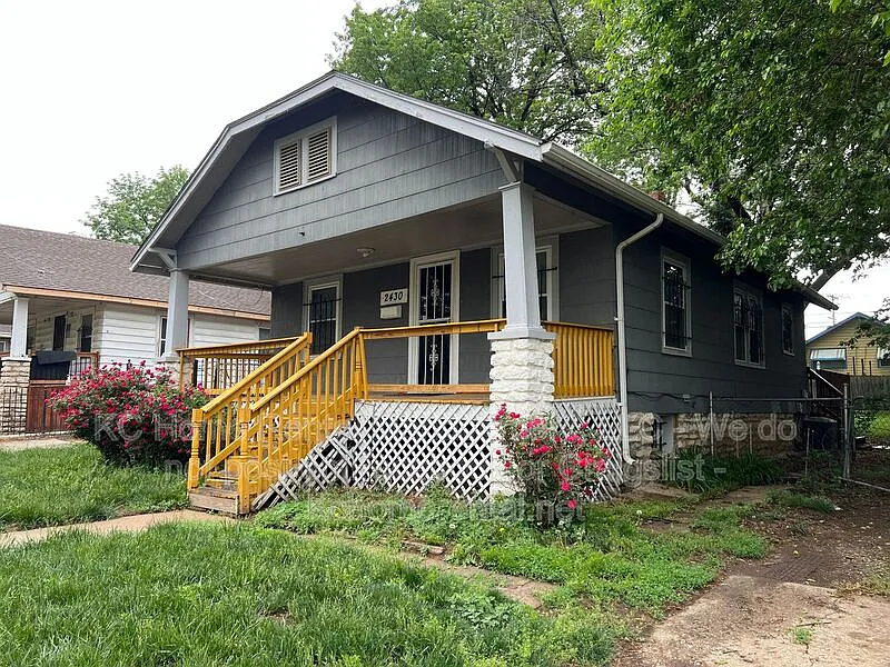 Building Photo - 2430 E 67th Ter