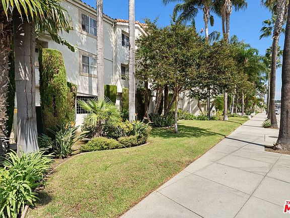 2nd image of 3605 E Anaheim St Unit 311