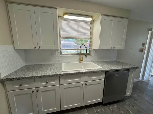 5636 Casino Dr, Holiday, FL 34690