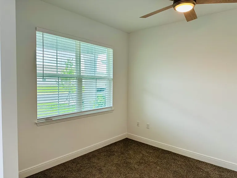 5806 SW 78th Avenue Rd — Photo 3