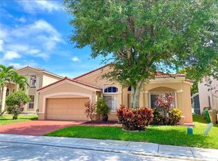 1604 E Harmony Lake Cir, Davie, FL 33324