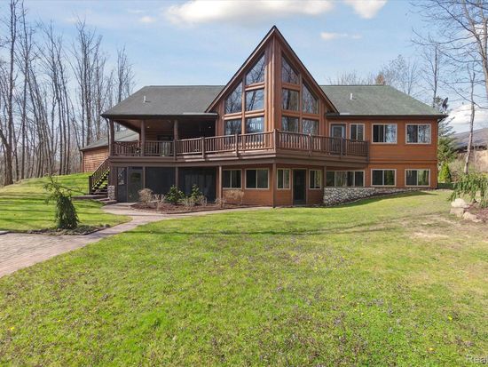 11570 Silver Lake Rd, Byron, MI 48418