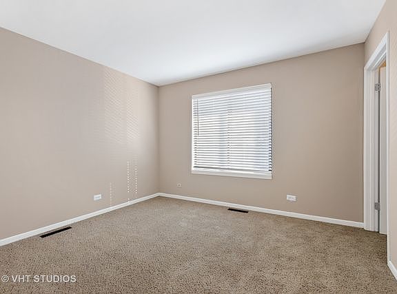 3rd image of 1631 Westminster Dr APT 204