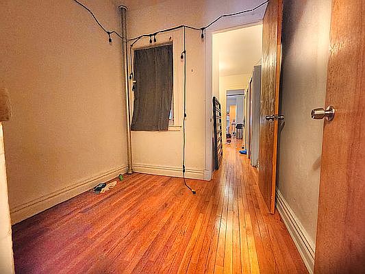 4th image of 940 Kent Ave #1A