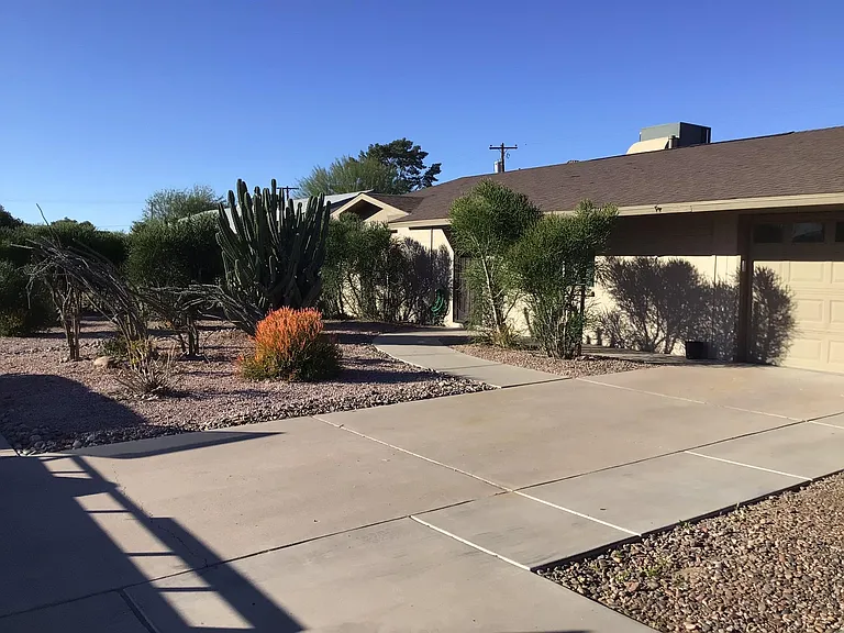 1646 N Daffodil St — Photo 2