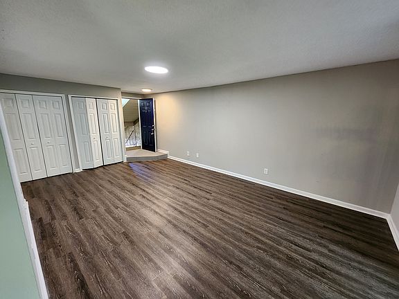 3rd image of 915 Seasons Pkwy #1