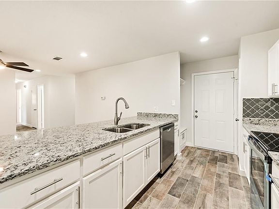 4th image of 1800 Tyler Ave