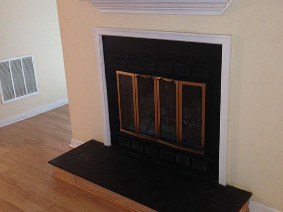 Fireplace/Living Room