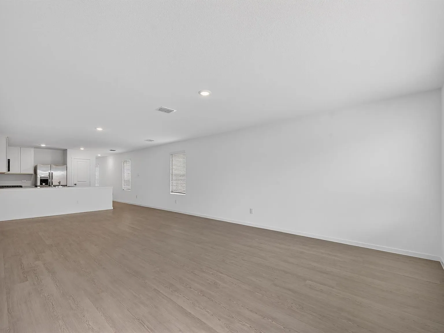 4 bed, 1630 sqft, $1,800 — Photo 2
