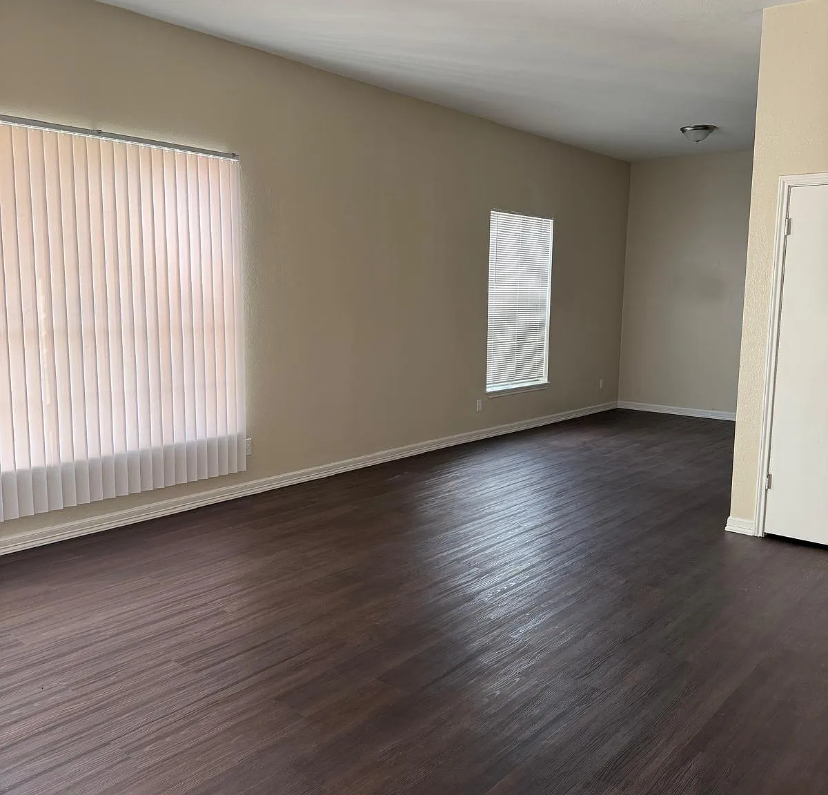 Colonial Square Apartments - 1109-B — Photo 2