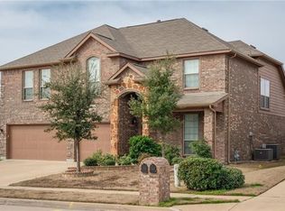 10061 Red Bluff Ln, Fort Worth, TX 76177