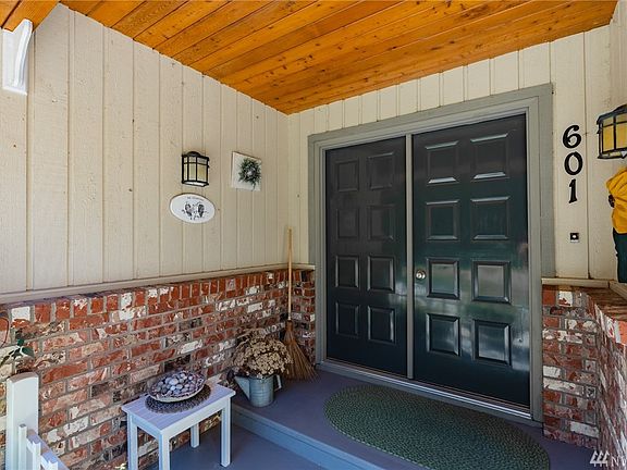 5th image of 601 N Forest Ct