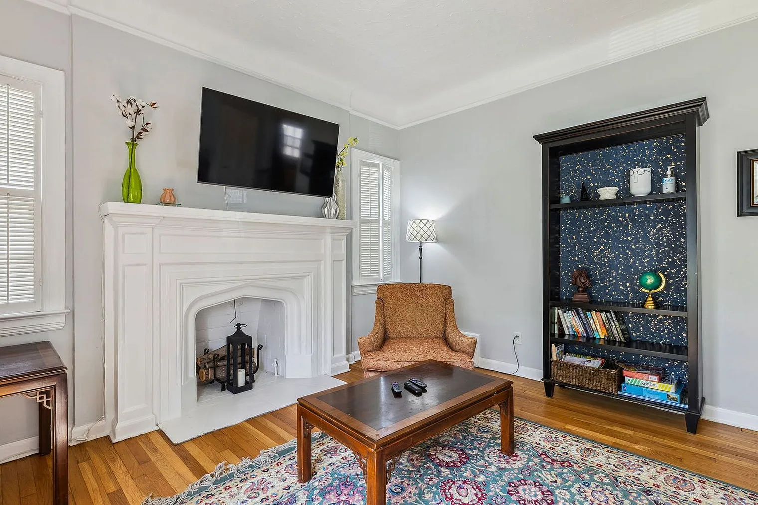 2 bed, 1.0 bath, 1097 sqft, $1,856 — Photo 2