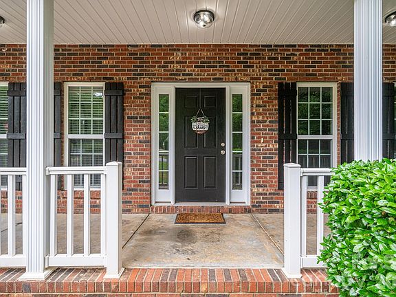 4th image of 105 Tanager Ln