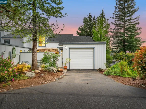 225 Woodside Ct, Grass Valley, CA 95945