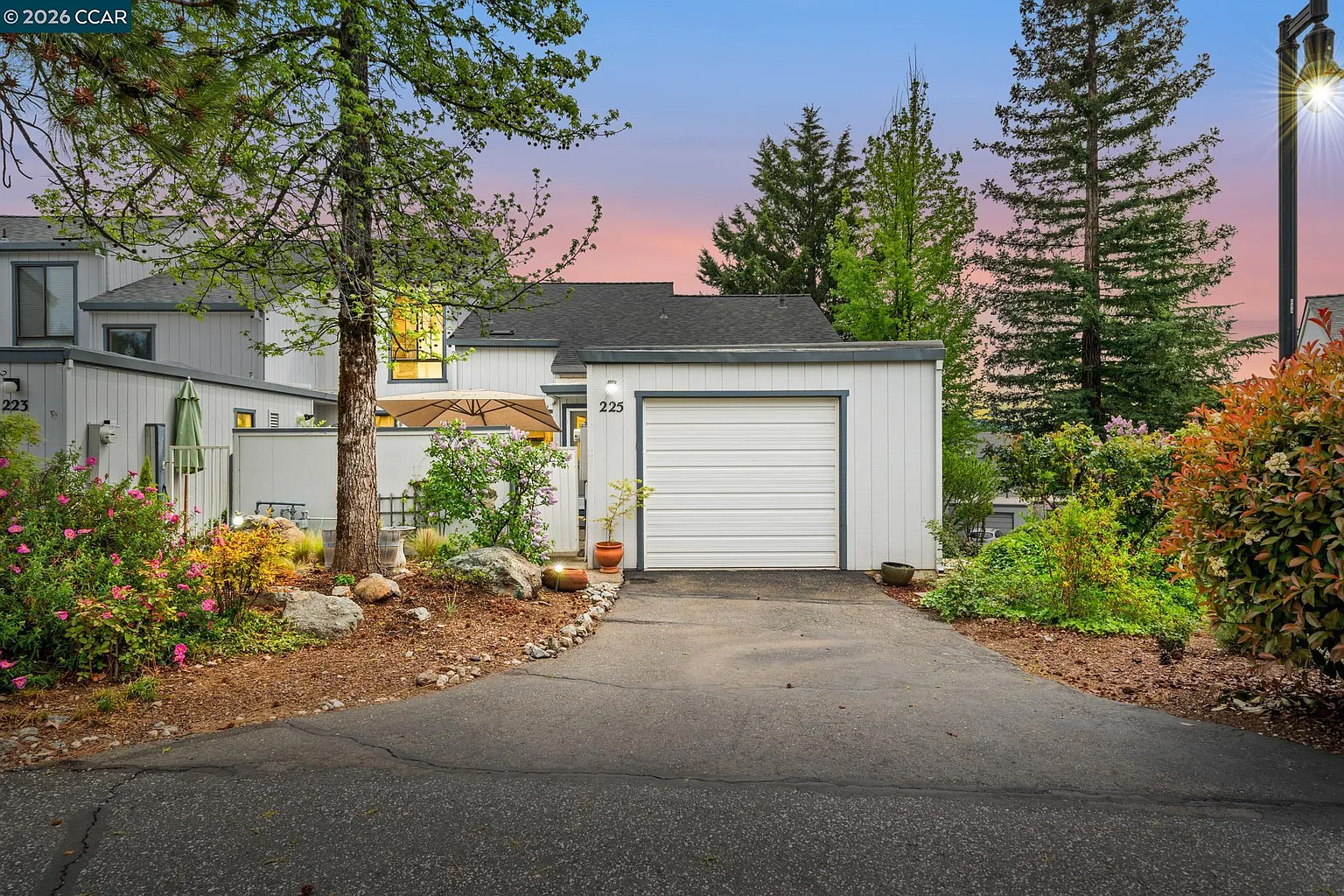 225 Woodside Ct photo 1