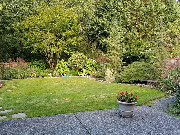 Large patio for entertaining and BBQ. Gravel pathway meander