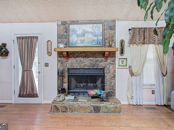 4th image of 18 Gentry Dr SW