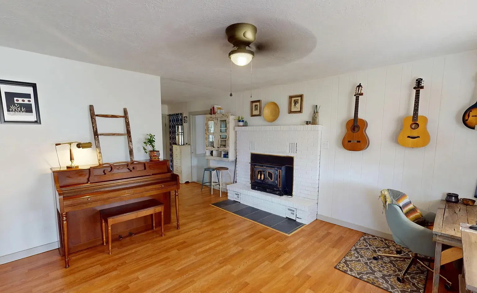 2 bed, 1950 sqft, $2,500 — Photo 1
