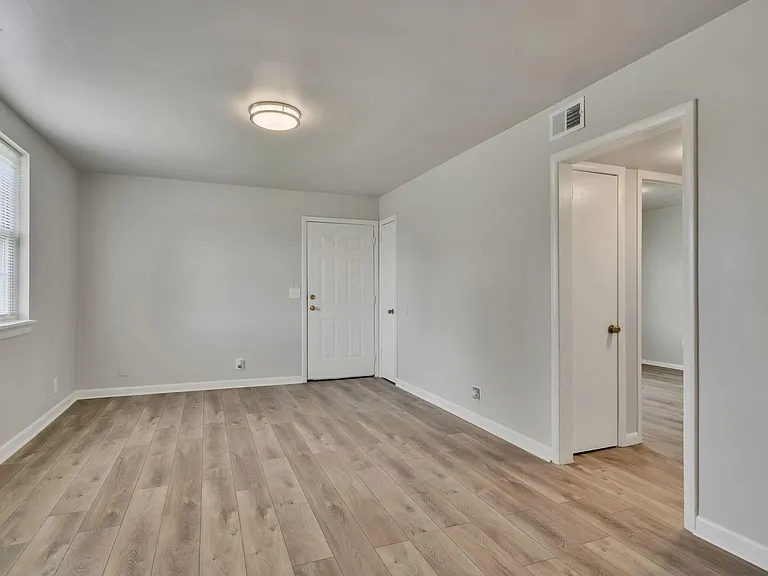 100 Old Trail Ct #1 — Photo 5