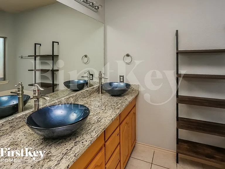 14413 Artesia Ct — Photo 9