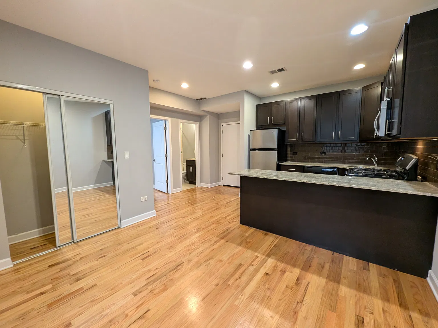 1 bed, $1,879 — Photo 3