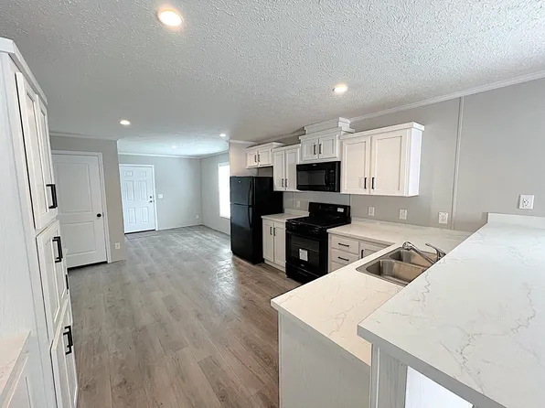 6550 S Kimberly Dr, Holly, MI 48442