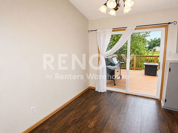 5th image of 502 Horseshoe Ln