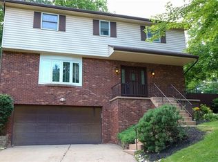 12 S Petrie Rd, Coraopolis, PA 15108