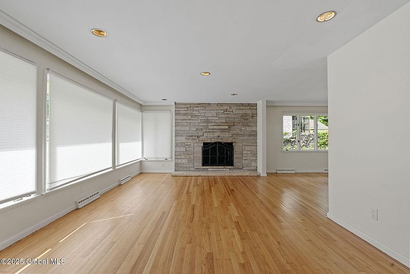 5th image of 315 S Main Avenue