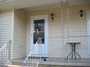 40 Westlake Ct, Somerset, NJ 08873