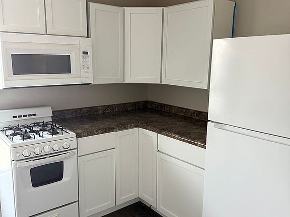 3rd image of 105 Main St S APT 10