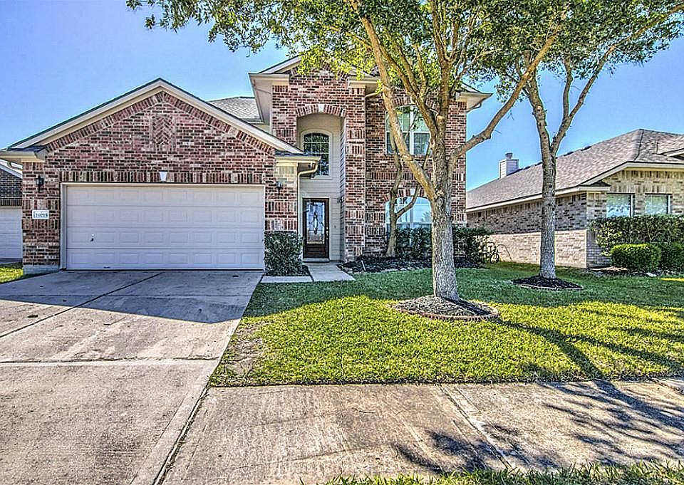1st image of 19215 Fieldshire Cir