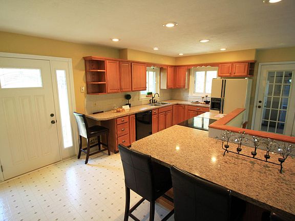 4th image of 310 Kinney Ave NW