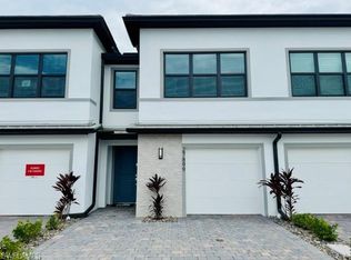 27899 Radiant Ct, Bonita Springs, FL 34135