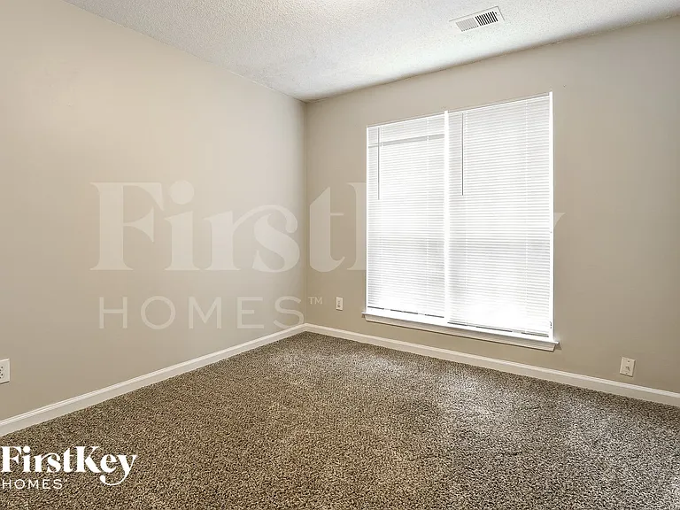 120 Kent Dr — Photo 13