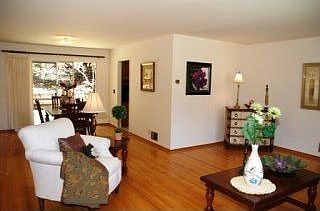 3rd image of 3808 Vineyard Dr
