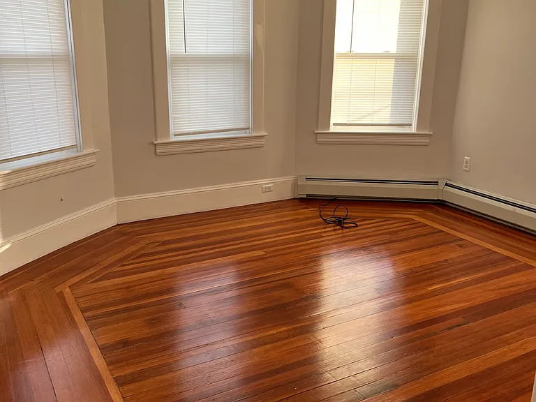 372-374 Juniper St #2 — Photo 4