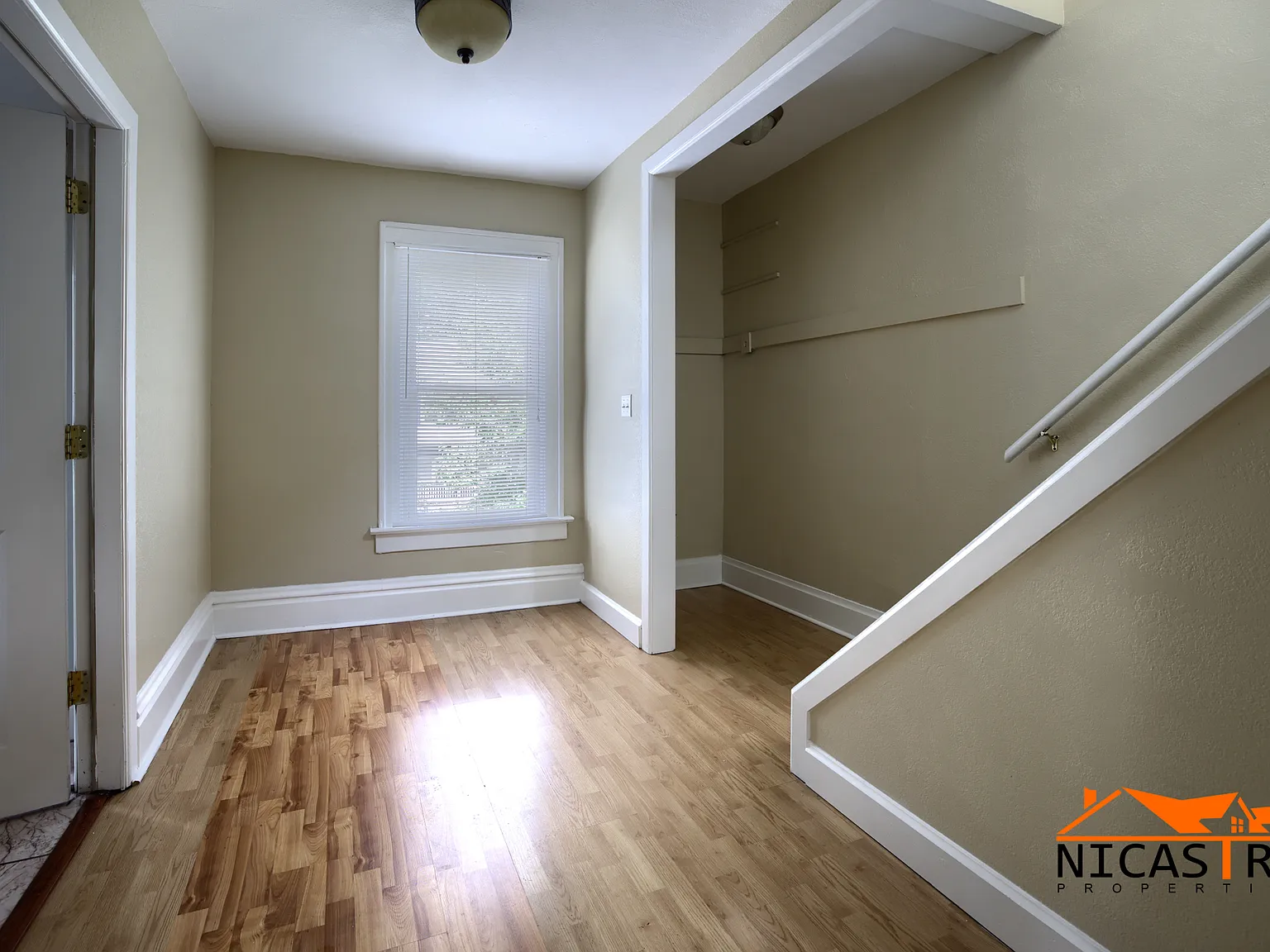 8 bed, 2746 sqft, $4,500 — Photo 4