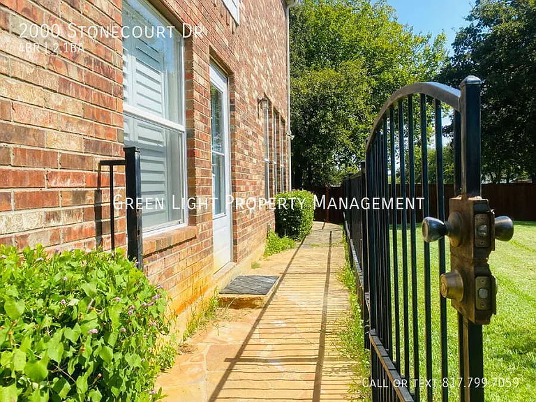 2000 Stonecourt Dr — Photo 5