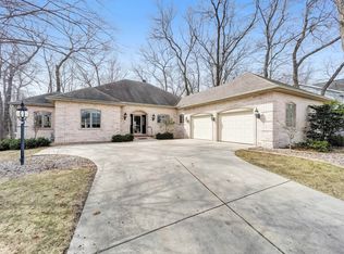2475 Shady Oak Dr, Green Bay, WI 54304