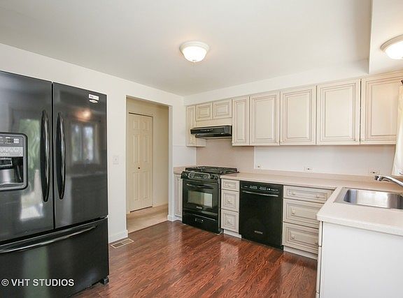 4th image of 1627 Kingston Ln