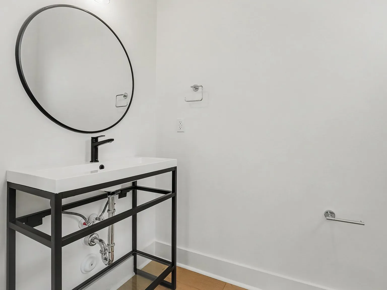 3 bed, 3.5 bath, 2267 sqft, $3,500 — Photo 3