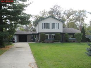 3651 Hatfield Dr, Waterford, MI 48329