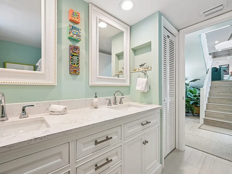 Guest bathroom 2/shower