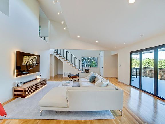 5th image of 1120 Chula Vista Dr