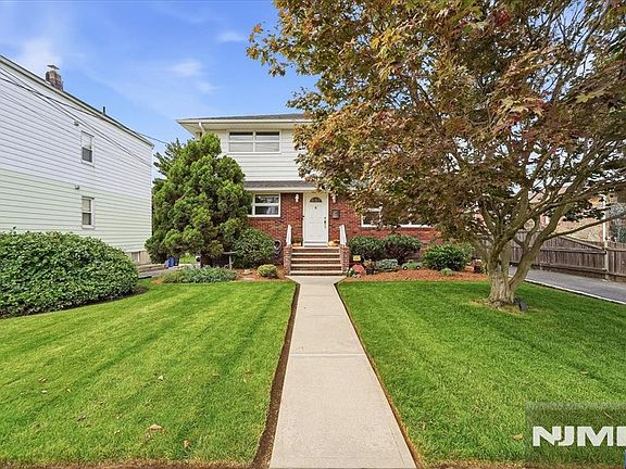 3rd image of 261 Gaston Avenue